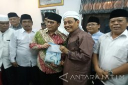 Pengasuh Ponpes Zainul Hasan Genggong Probolinggo Tulis Surat "Cinta" untuk Megawati