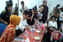 Luhut Penumpang Pertama Penerbangan Internasional Silangit