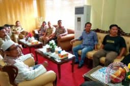 Bupati Parhan Ali Tidak Izinkan Warga Tempilang Menambang Timah