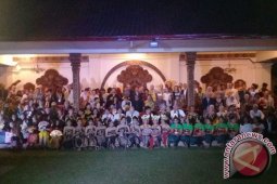 Bupati Undang Anggota INTO Mengunjungi Puri Gianyar