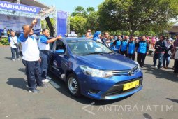 Pemesanan Taksi Bosowa di Jember Gunakan Aplikasi Daring