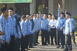 Bupati Gresik Minta PNS Jadi Contoh Masyarakat