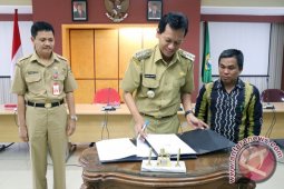 PENANDATANGANAN DANA HIBAH