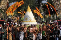 Grebeg Tumpeng Suro