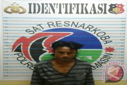 Polisi Tangkap Pengedar Narkoba Saat Bertransaksi
