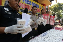 Polisi Amankan 92.800 Butir Pil Koplo dari Bandar di Surabaya