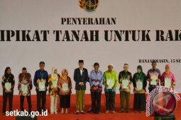 Bagikan 2000 Sertipikat Tanah