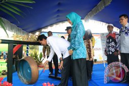 TIM PENGGERAK PKK MELAKUKAN PENCANANGAN KAMPUNG KB