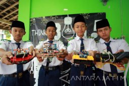 Santri Tim Osaka Robotic Games