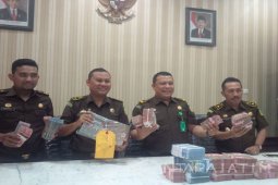 Kejari Sampang Mengembalikan Uang Korupsi ke Kas Negara