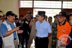 Gubernur Pastika Soroti Penggalangan Bantuan Pengungsi di Jalan