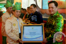 Armani Karaoke Jadi Wajib Pajak Terbaik Bidang Hiburan