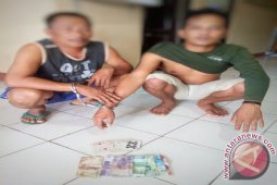 Asyik Bermain Judi Remi, Kedua Pria Ini Ditangkap