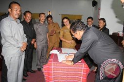 DPRD Samosir Sahkan P-APBD 2017