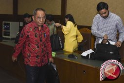 Politisi Golkar Charles Mesang Dimasukkan ke Lapas Sukamiskin