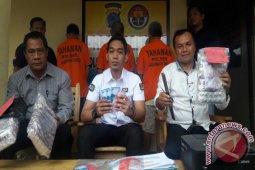 Oknum Guru Pondok Santri Cetak Uang Palsu