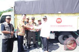 RRT Menyumbang 1.700 Karung Beras untuk Pengungsi Gunung Agung