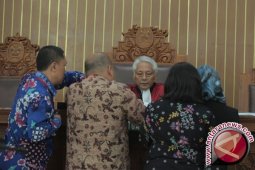 KPK Serahkan Kesimpulan Praperadilan Setya Novanto Kepada Cepi Iskandar