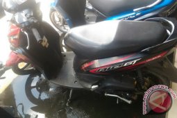 Larikan Sepeda Motor Seorang Wanita Ditangkap Polisi