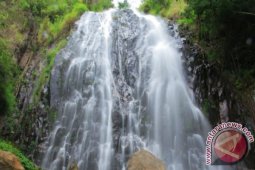 Pemkab Samosir Bangun Jalan Objek Air Terjun