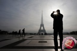 Eiffel padamkan lampu untuk korban serangan Las Vegas