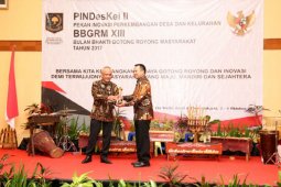 Gubernur Ridho Ficardo Menerima Upakarya Wanua Nugraha