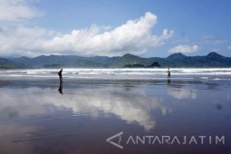Wisata Pantai Pelang