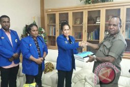 KAP Papua serahkan pertanggungjawaban dana hibah 2017