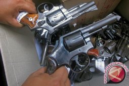Polsek Sungaiselan tangkap warga bawa senjata api