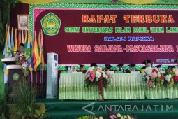 Wisuda Unisda Lamongan Dihadiri Mendikbud Muhadjir
