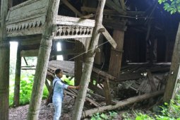 Rumah Gadang Rusak