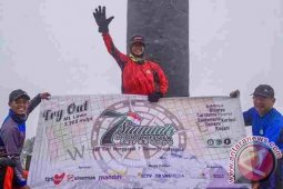 Tiga pendaki bertekad taklukkan 7 gunung Indonesia dalam 100 hari