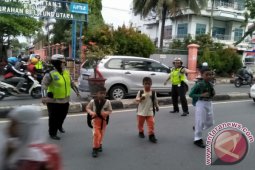 Ditlantas Tempatkan Srikandi Di Depan Sekolah