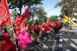 Pendaftaran PDIP Surabaya ke KPU Diwarnai Arak-Arakan
