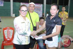 Wawali Sompotan Beri Bonus Atlet Peraih Emas Porprov Sulut