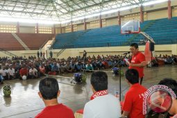 Kementerian ESDM Salurkan 1.305 Mesin Sampan Untuk Nelayan Jembrana
