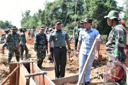 Pangdam Sriwijaya tinjau pembangun jalan program TMMD