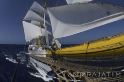 KRI Bima Suci Bentangkan 26 Layarnya di Samudera Hindia