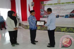 Penyerahan Uang Pembinaan