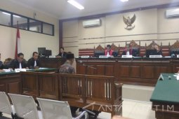 Mantan Bupati Pamekasan Didakwa Pasal Berlapis (Video)