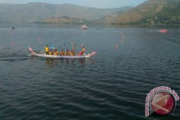 Bupati Samosir Saksikan Semifinal Dragon Boat Piala Gubsu