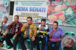 Dinkes Bagikan Obat Kaki Gajah