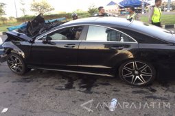 Seorang Tewas dalam Kecelakaan Mobil di Surabaya