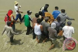 Tiga Hari Aminah Terapung  Di Laut