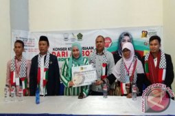 Melly Goeslaw Konser Amal Rohingnya di Ambon