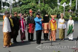Risma Pesan Pemuda-Pemudi Surabaya Perketat Persatuan