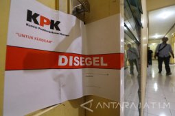 KPK Tahan Bupati Nganjuk