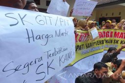 KBM Sekolah di Jember Terganggu Mogok Kerja Ribuan Guru Tidak Tetap