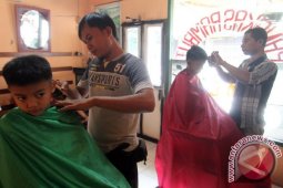Siswa Santalaurensia Buat Cat Dari Limbah Rambut