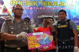Polisi Gerebek Rumah Judi Domino di Surabaya